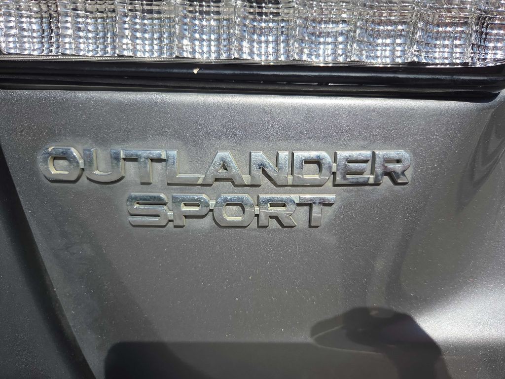 2021 Mitsubishi Outlander Image 12