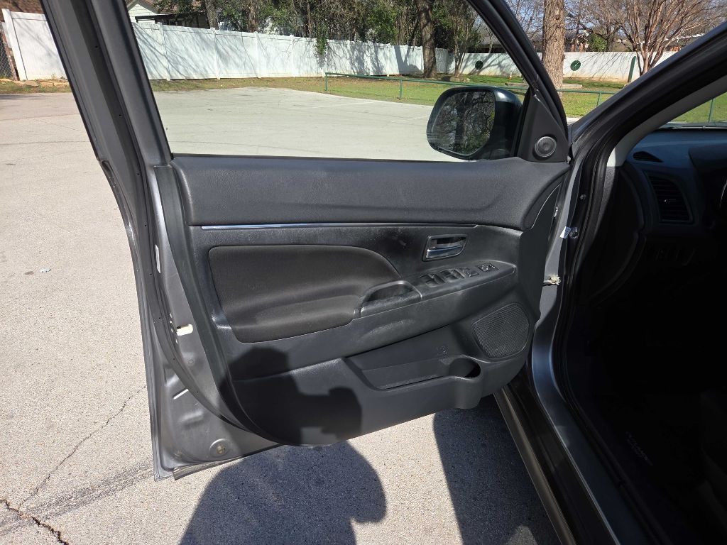 2021 Mitsubishi Outlander Image 13