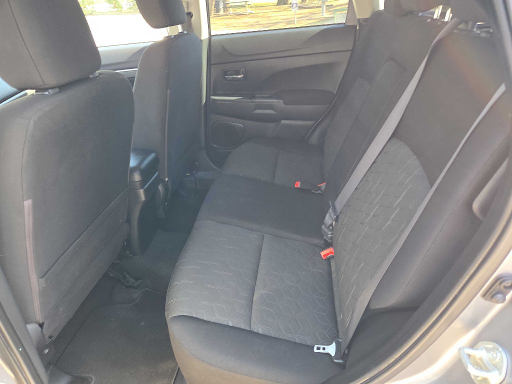 2021 Mitsubishi Outlander Image 17