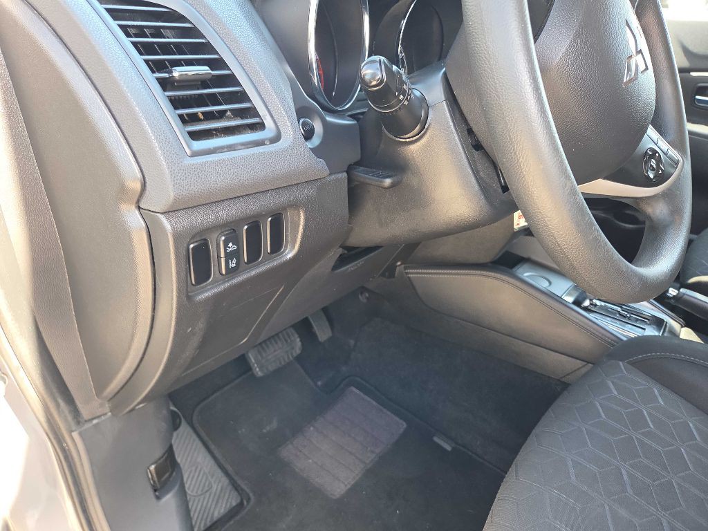 2021 Mitsubishi Outlander Image 25