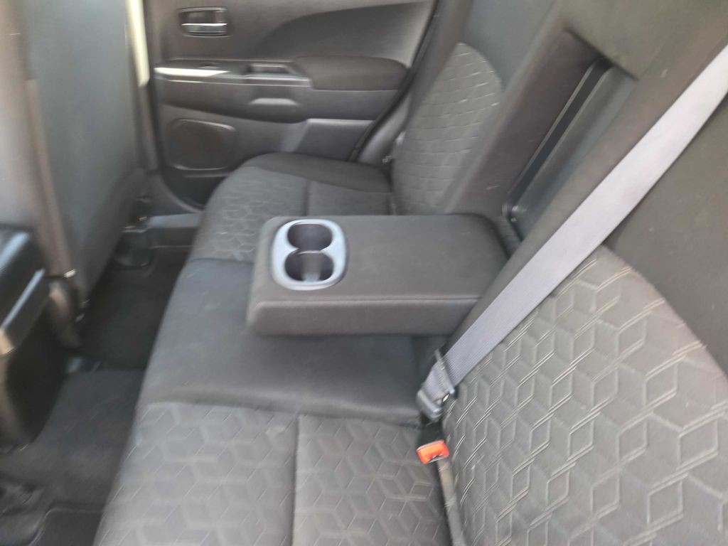 2021 Mitsubishi Outlander Image 17