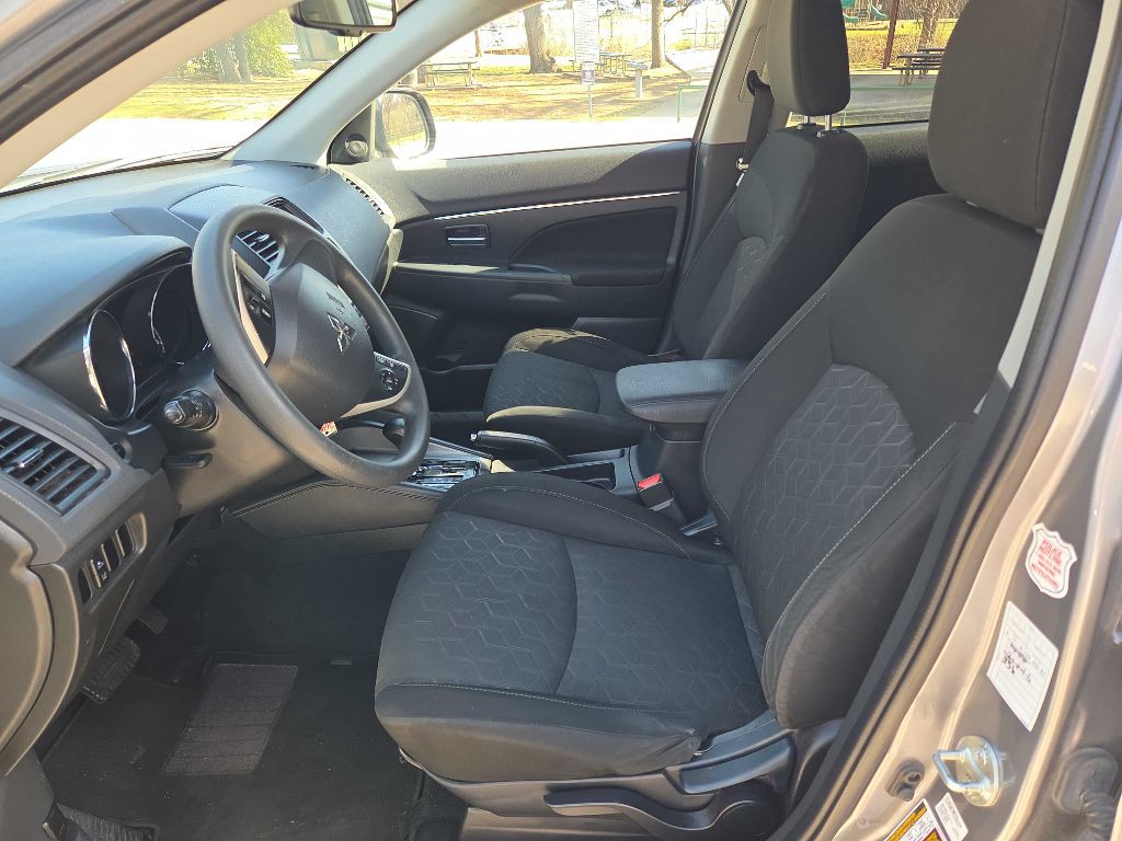 2021 Mitsubishi Outlander Image 24