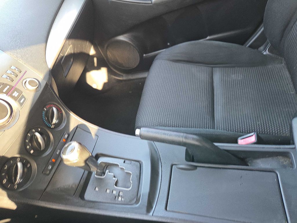 2012 Mazda Mazda3 Image 30
