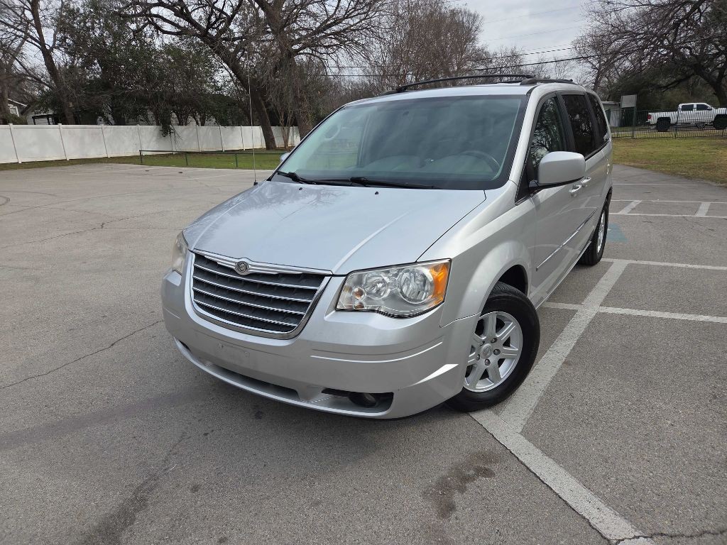 2010 Chrysler Town & Country Image 2