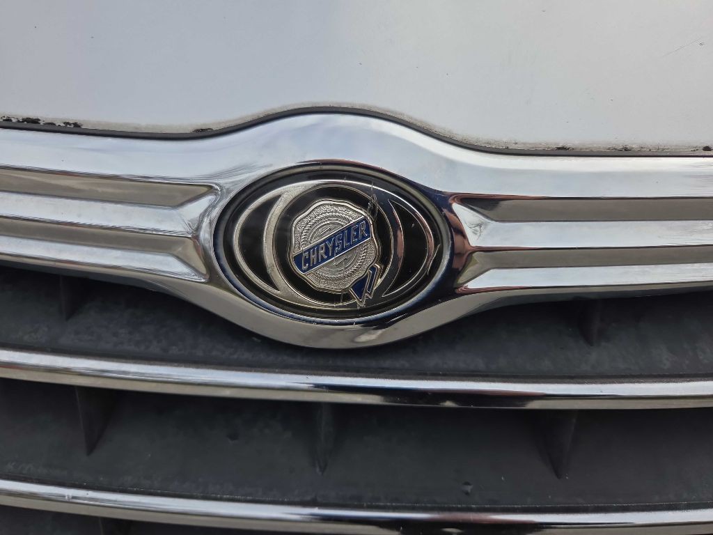 2010 Chrysler Town & Country Image 10