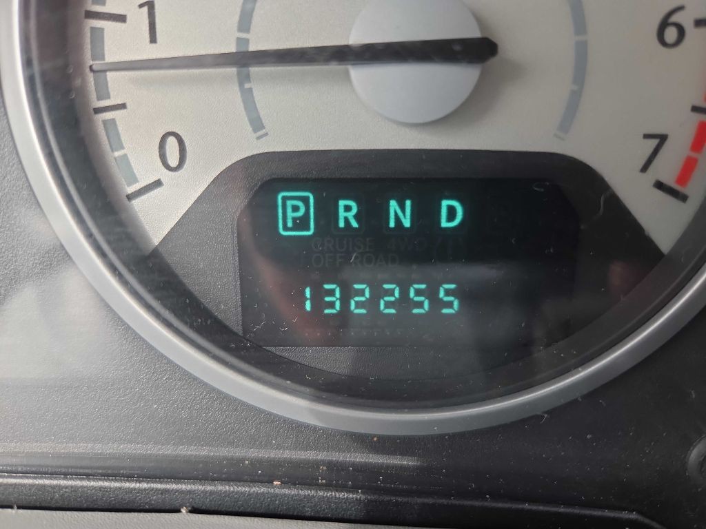 2010 Chrysler Town & Country Image 28