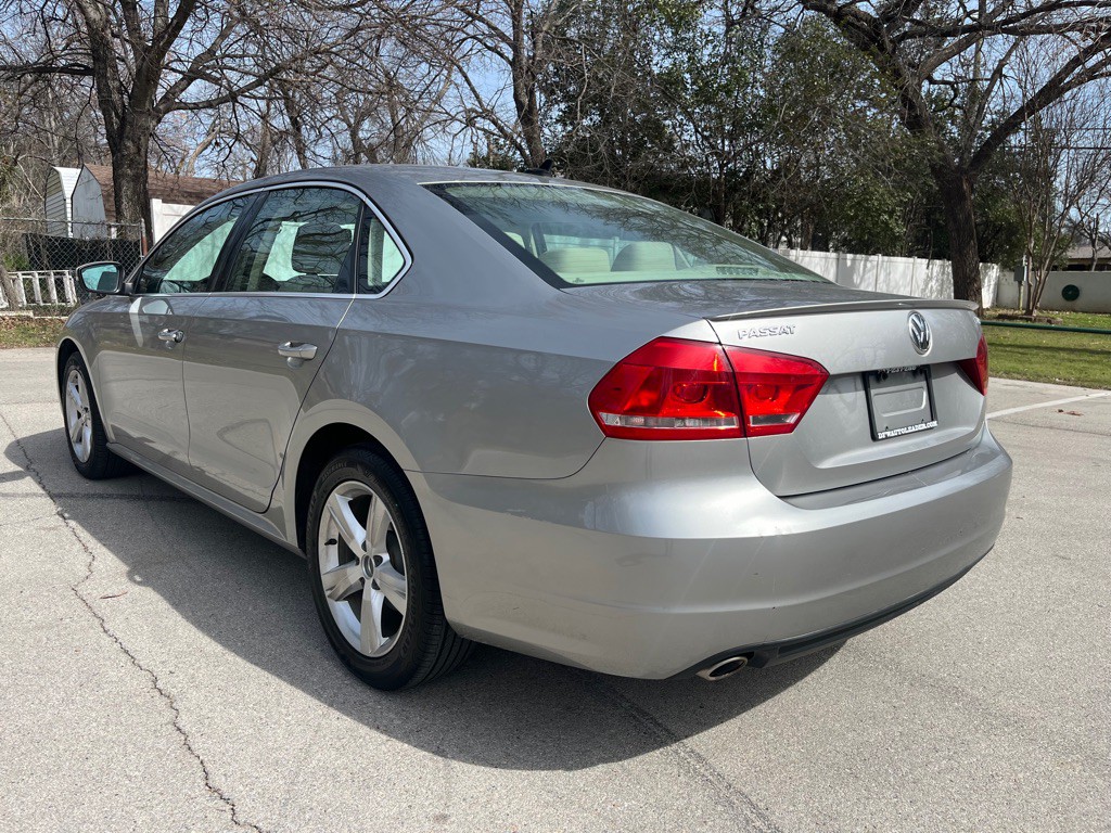 2013 Volkswagen Passat Image 3