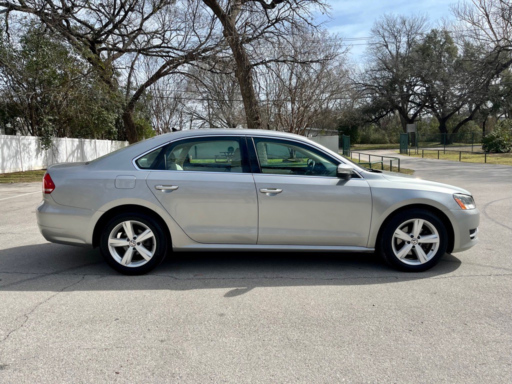2013 Volkswagen Passat Image 8