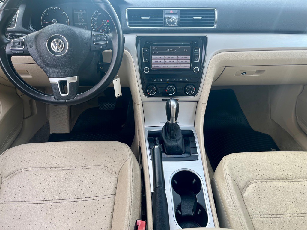 2013 Volkswagen Passat Image 9