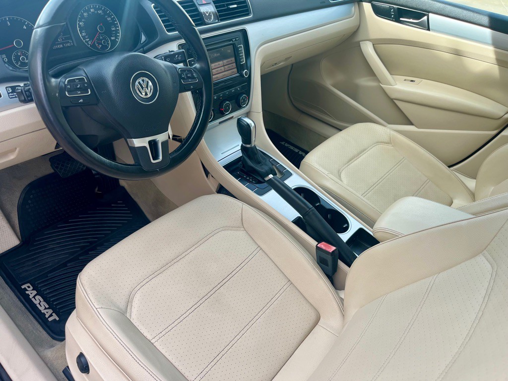 2013 Volkswagen Passat Image 10
