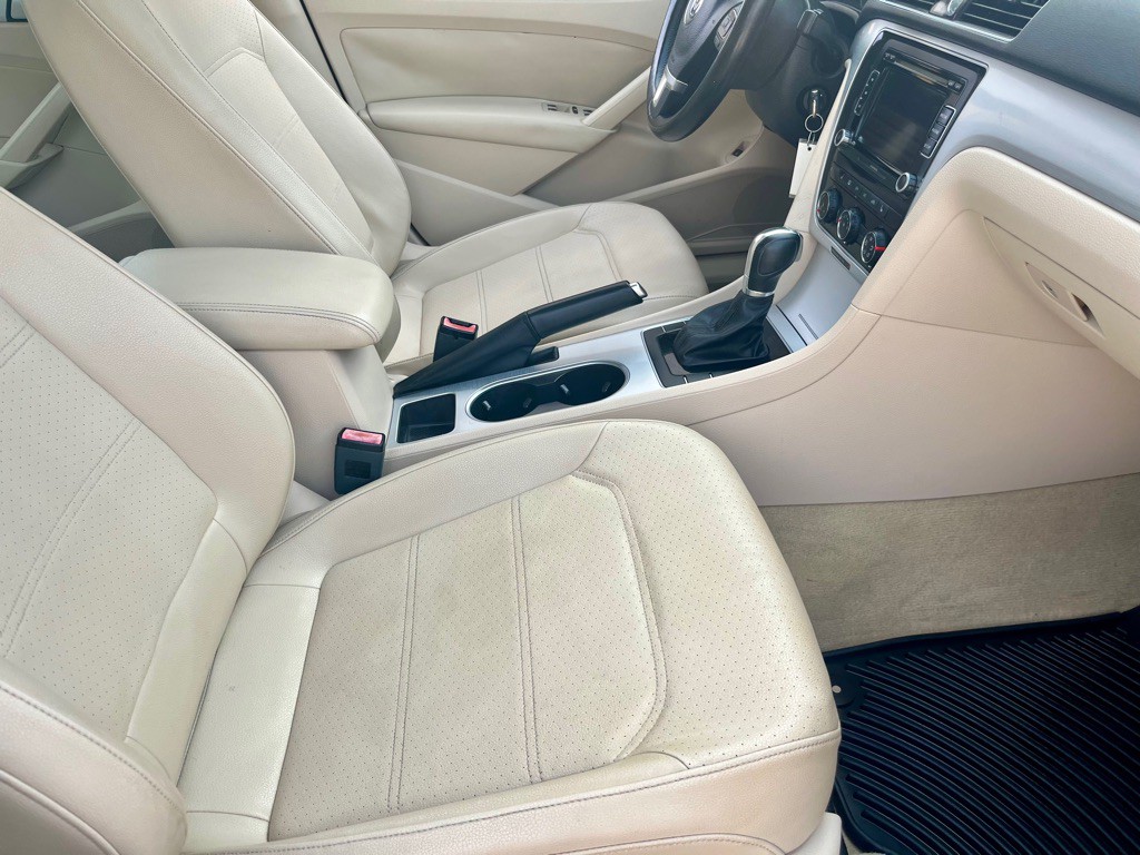 2013 Volkswagen Passat Image 11