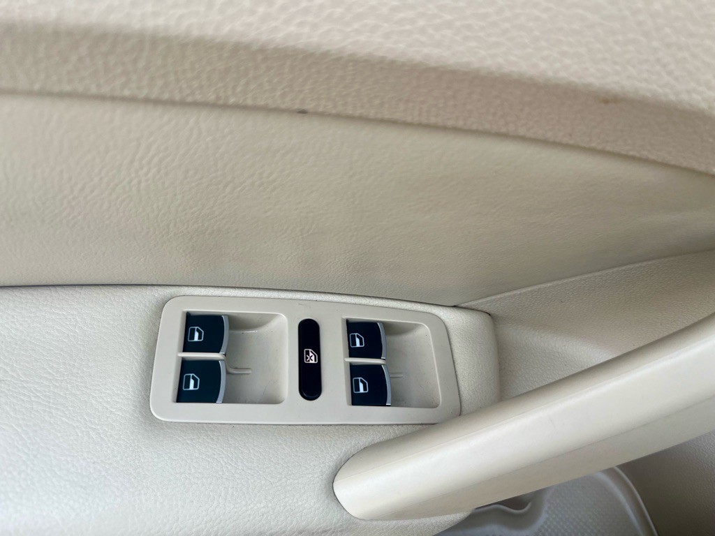 2013 Volkswagen Passat Image 15