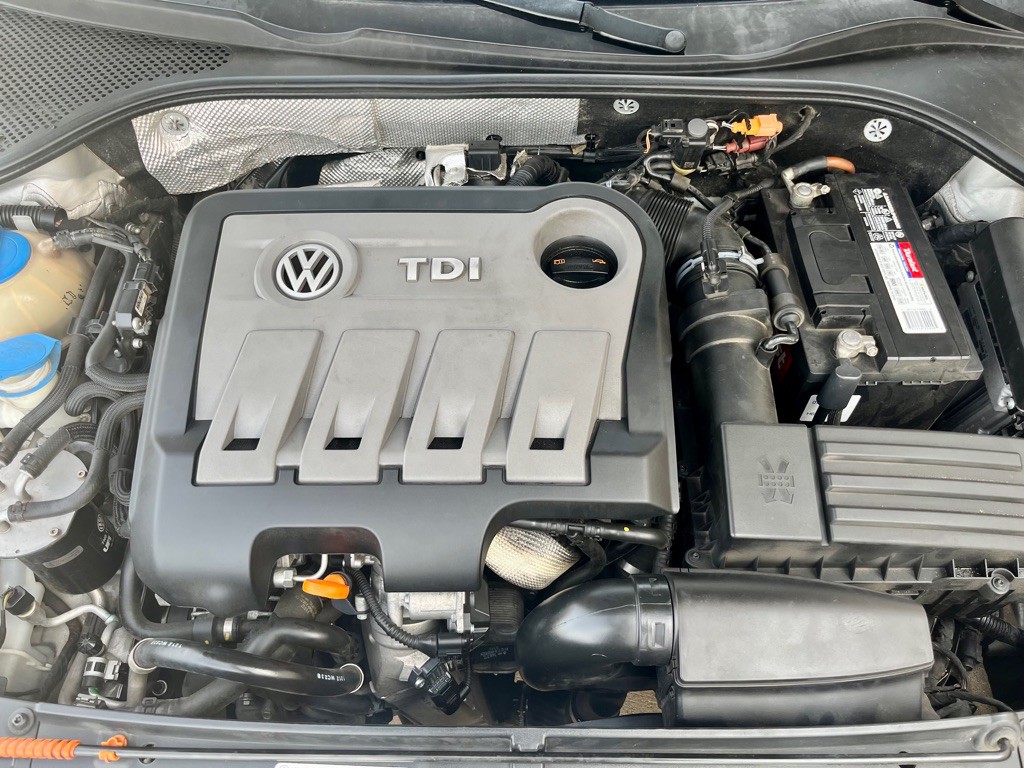 2013 Volkswagen Passat Image 23