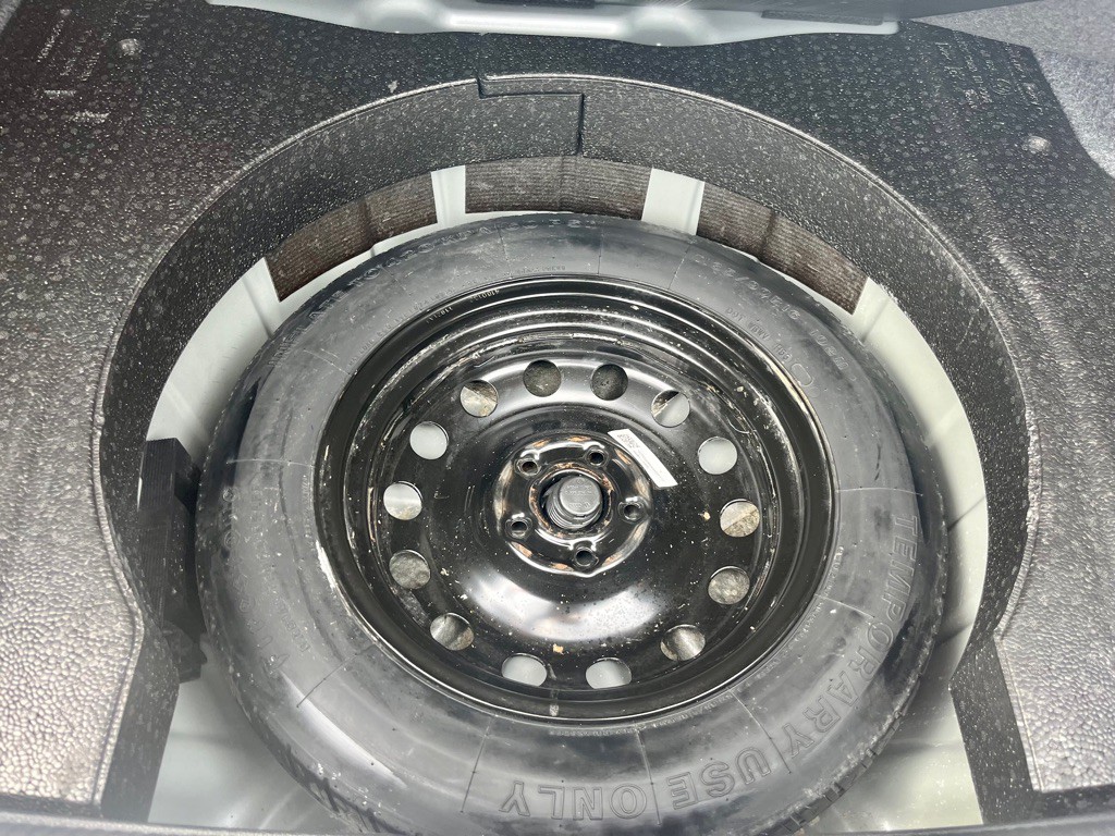 2013 Volkswagen Passat Image 24