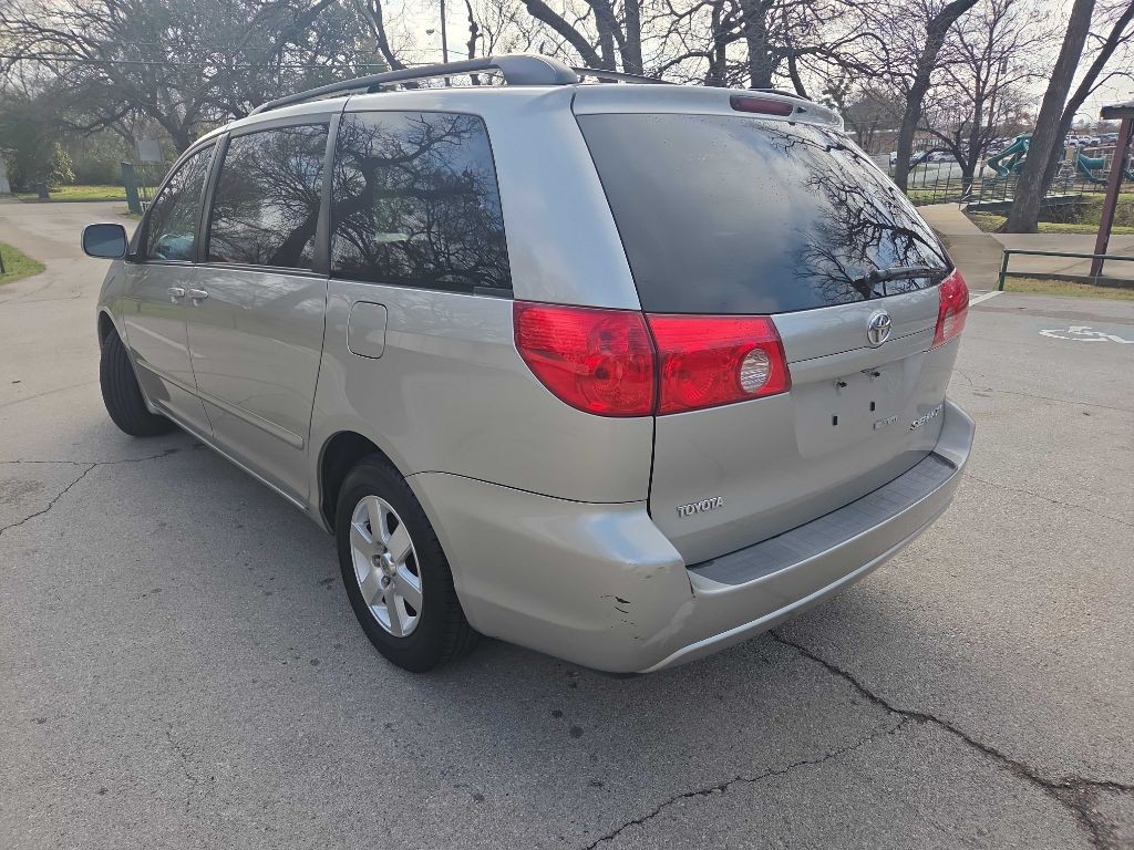 2007 Toyota Sienna Image 4