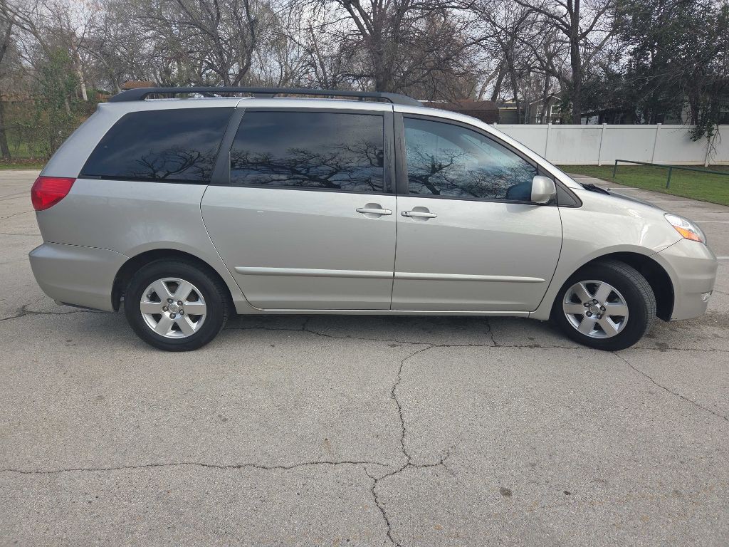 2007 Toyota Sienna Image 7