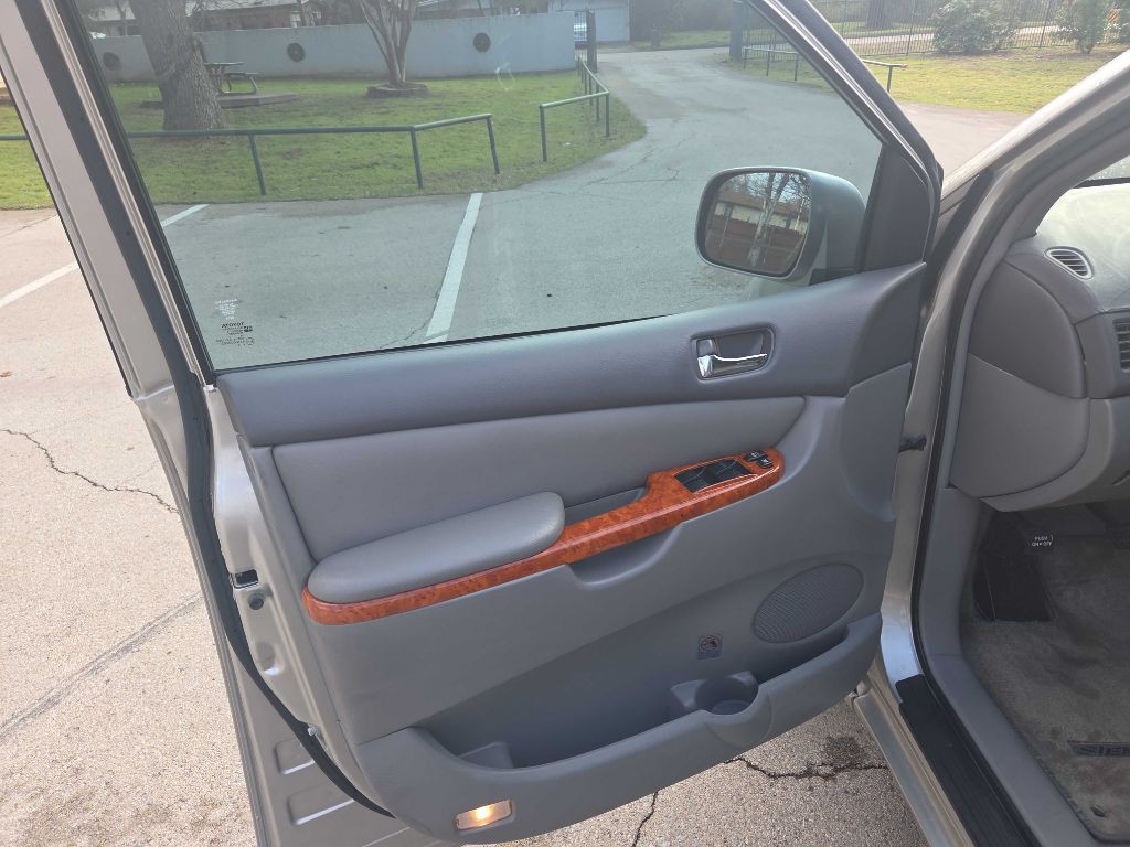 2007 Toyota Sienna Image 16