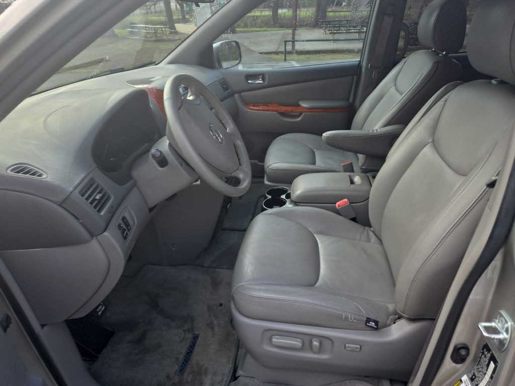2007 Toyota Sienna Image 18