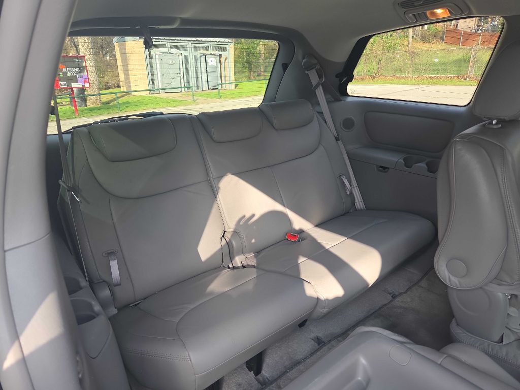 2007 Toyota Sienna Image 24