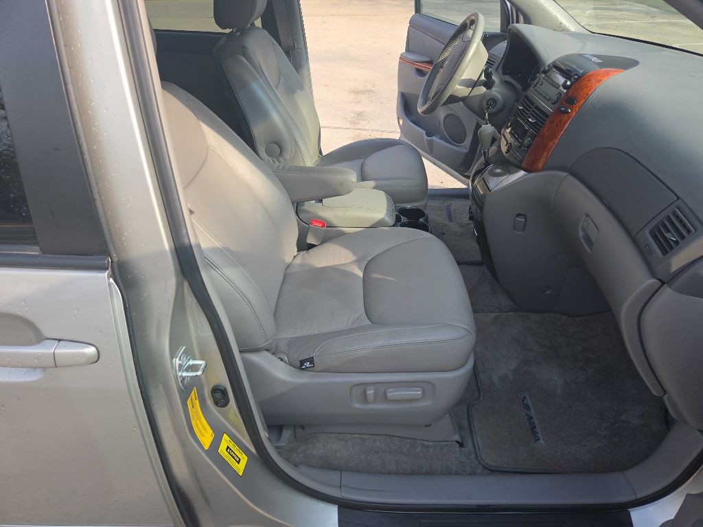 2007 Toyota Sienna Image 26