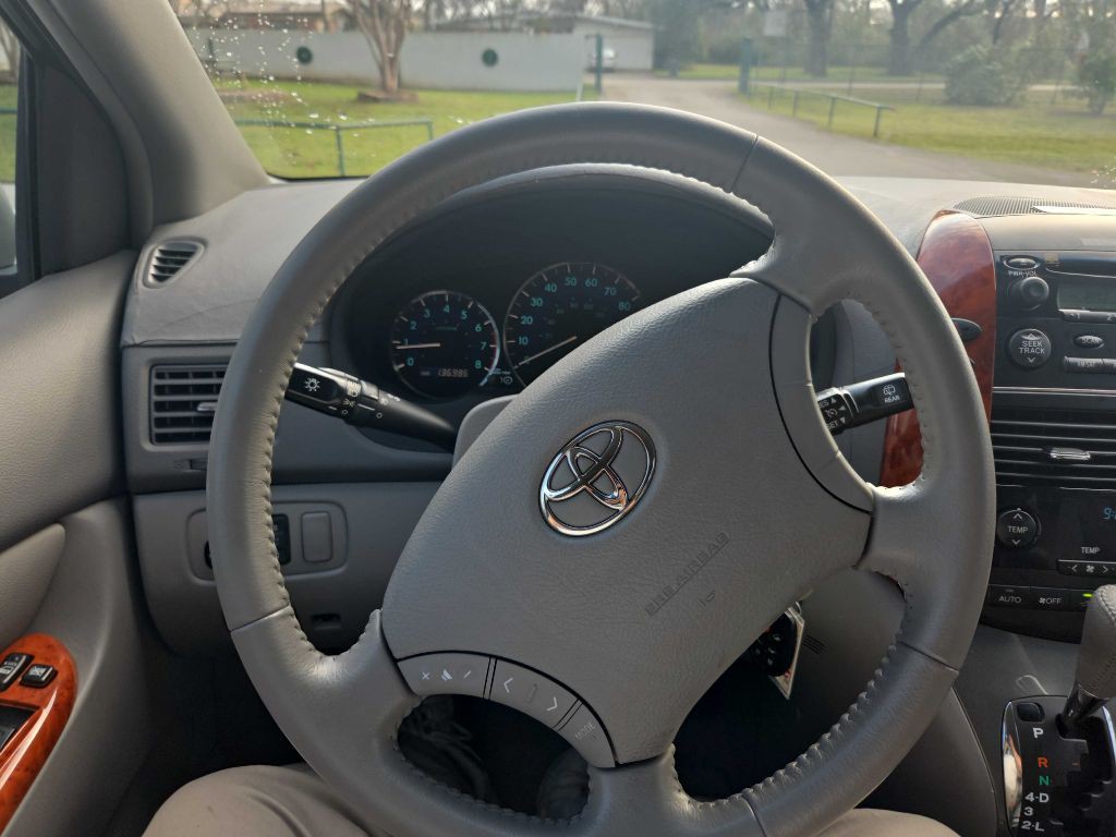 2007 Toyota Sienna Image 28