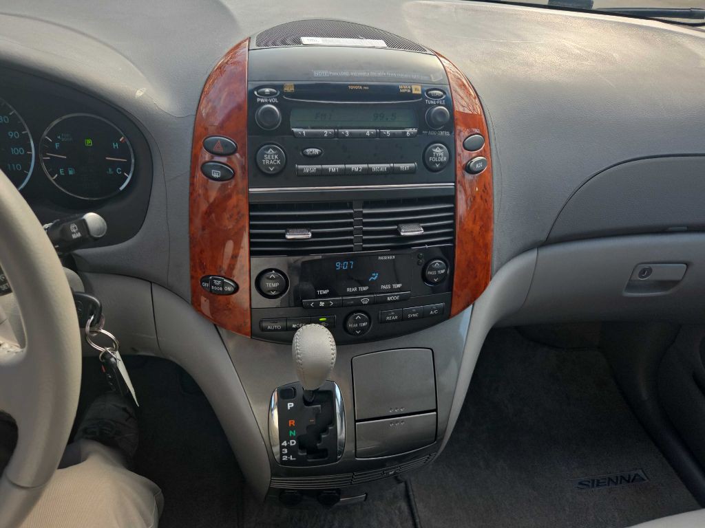 2007 Toyota Sienna Image 30