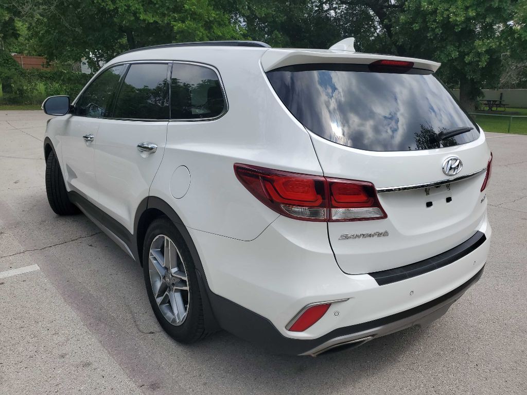 2017 Hyundai Santa Fe Image 4
