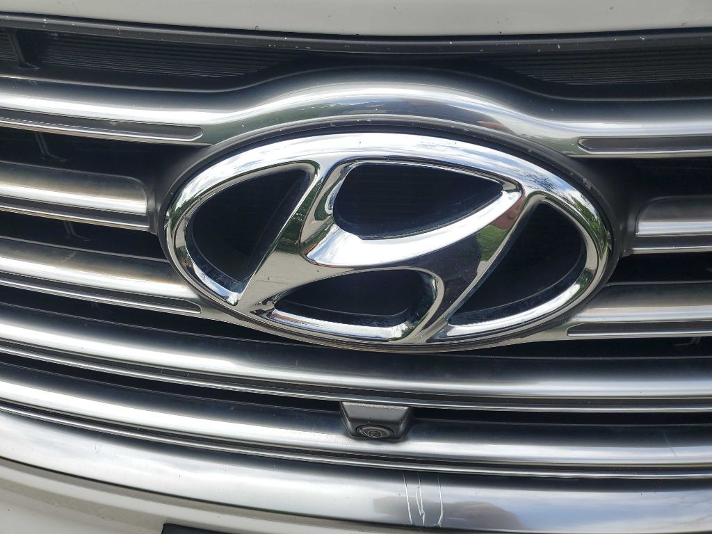 2017 Hyundai Santa Fe Image 10