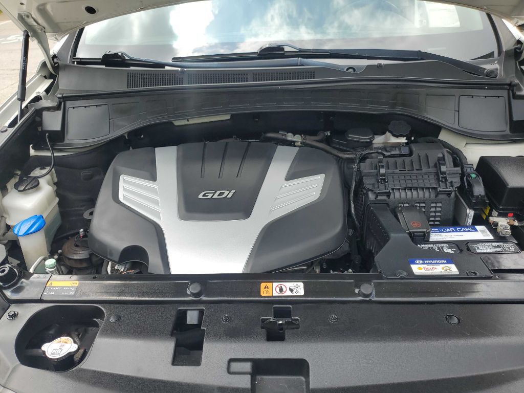 2017 Hyundai Santa Fe Image 12