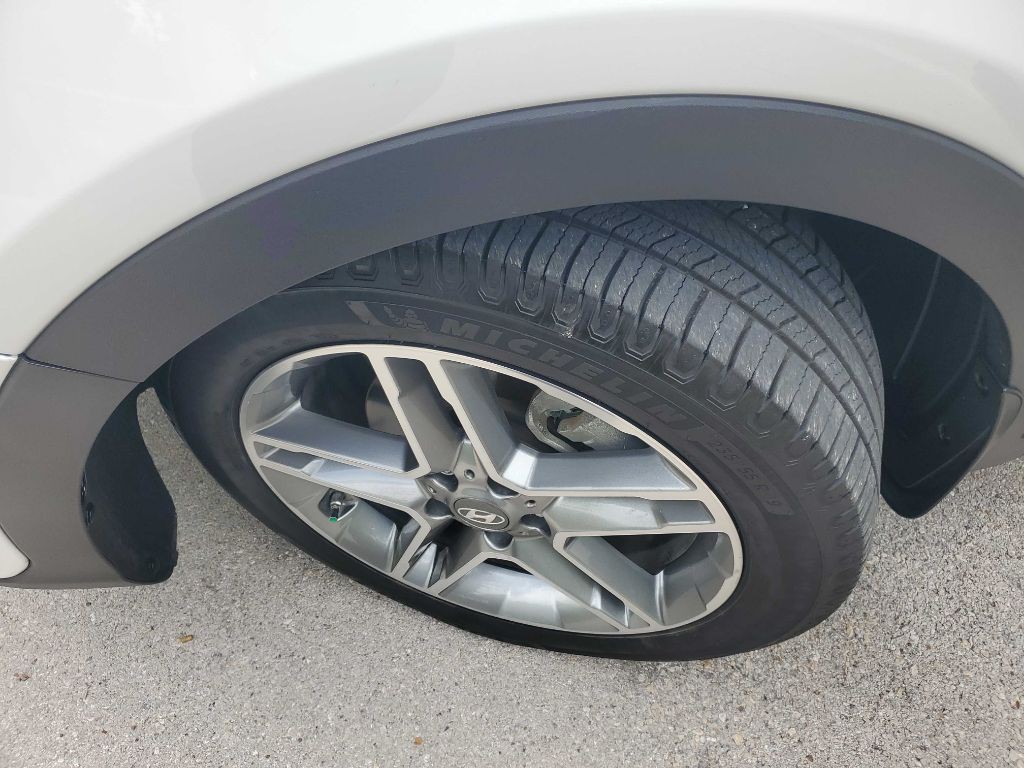 2017 Hyundai Santa Fe Image 13