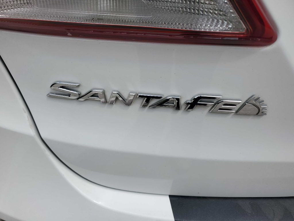 2017 Hyundai Santa Fe Image 14