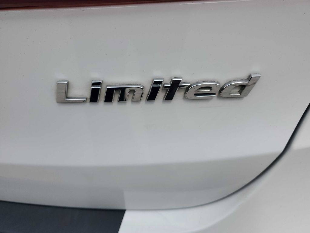 2017 Hyundai Santa Fe Image 15