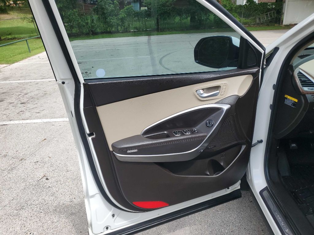 2017 Hyundai Santa Fe Image 16