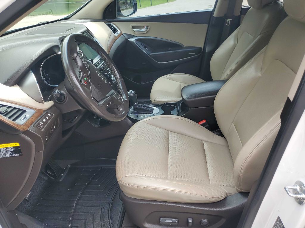 2017 Hyundai Santa Fe Image 18