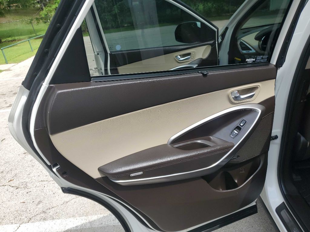 2017 Hyundai Santa Fe Image 19