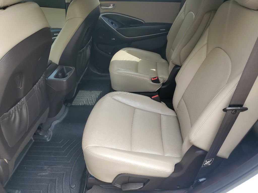 2017 Hyundai Santa Fe Image 20