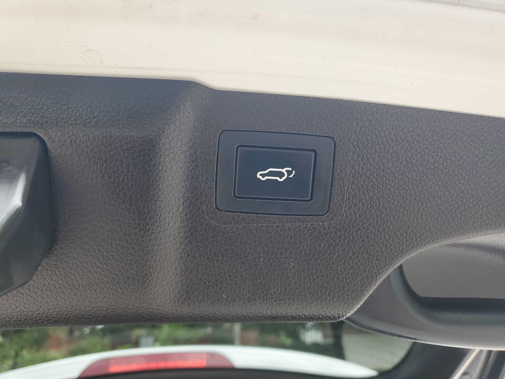 2017 Hyundai Santa Fe Image 24