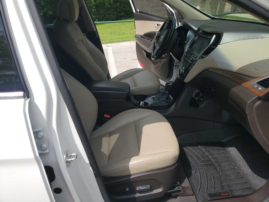 2017 Hyundai Santa Fe Image 30
