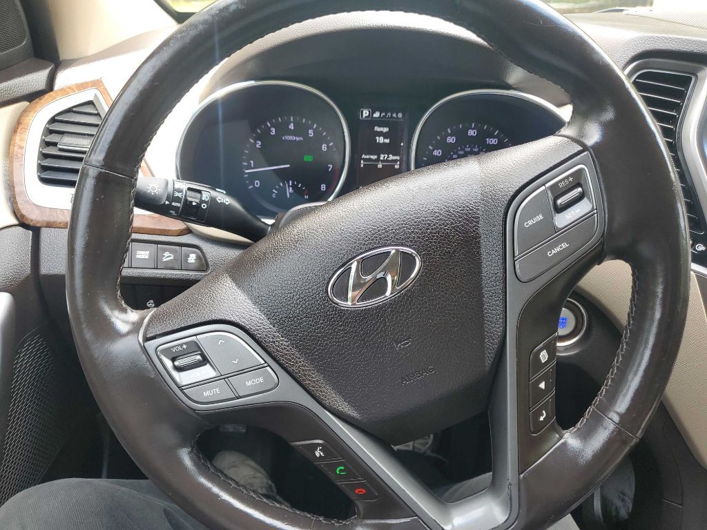 2017 Hyundai Santa Fe Image 32