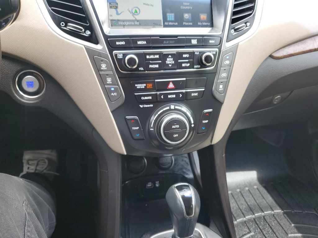 2017 Hyundai Santa Fe Image 36