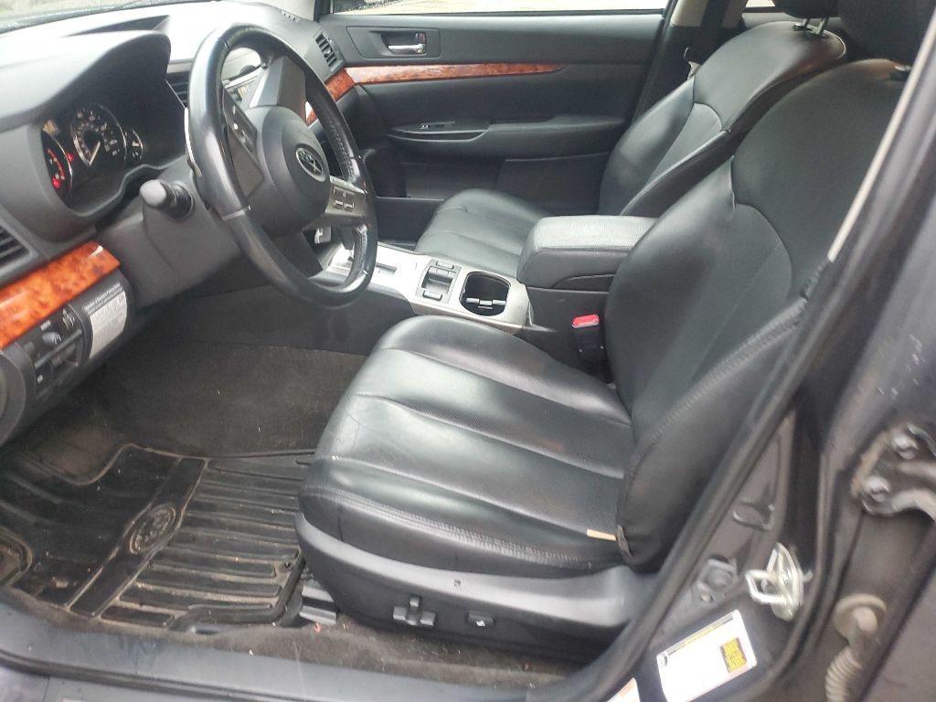 2011 Subaru Outback Image 16