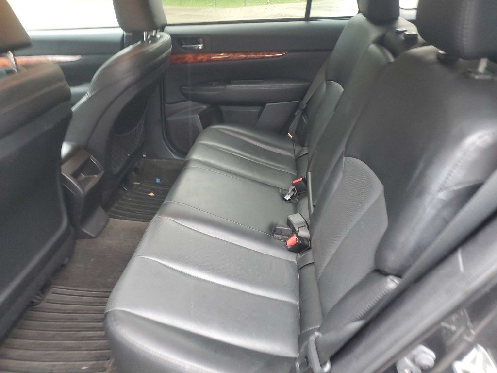 2011 Subaru Outback Image 18