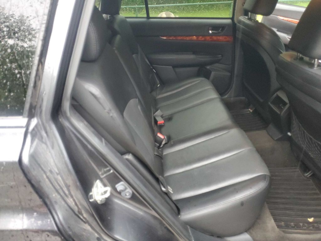 2011 Subaru Outback Image 21