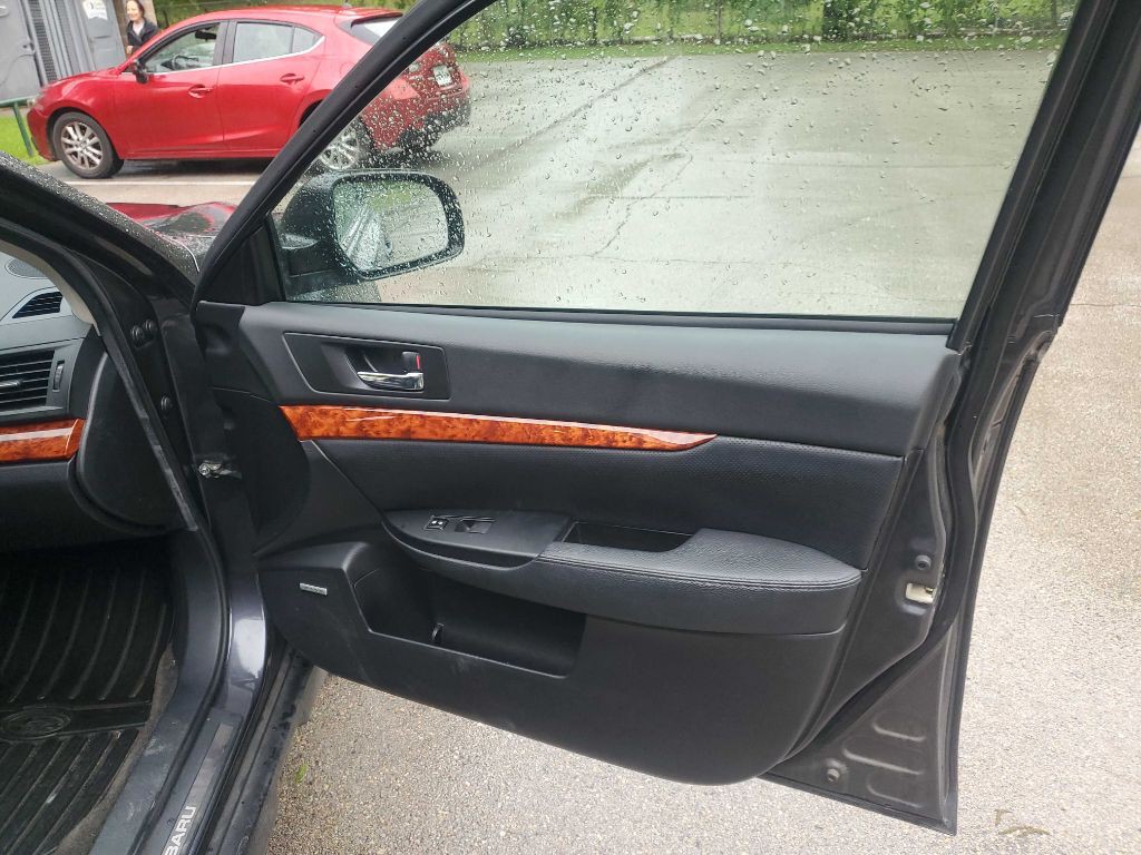 2011 Subaru Outback Image 22