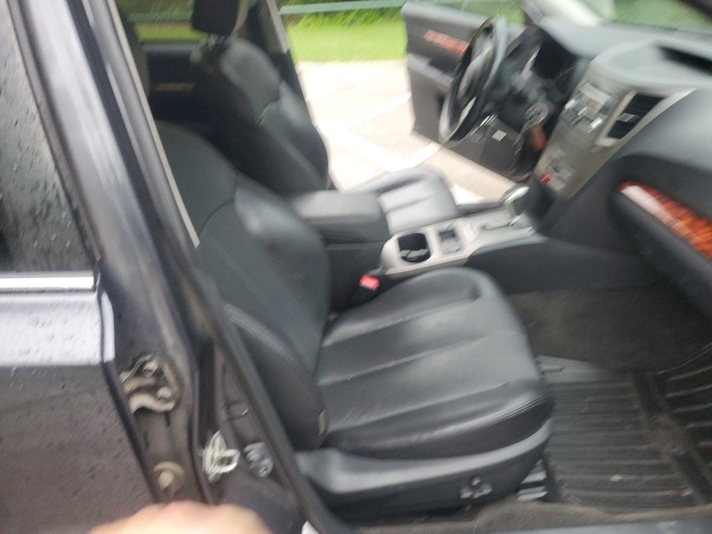 2011 Subaru Outback Image 23