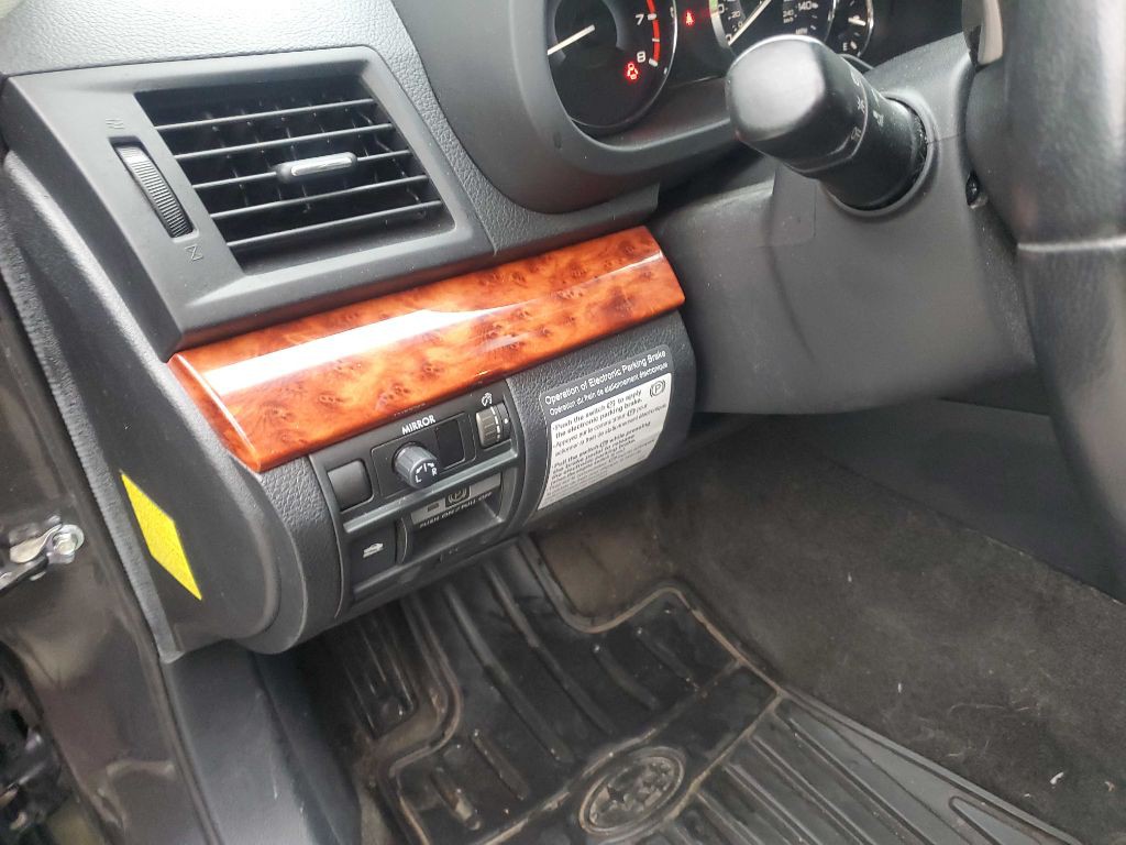 2011 Subaru Outback Image 24
