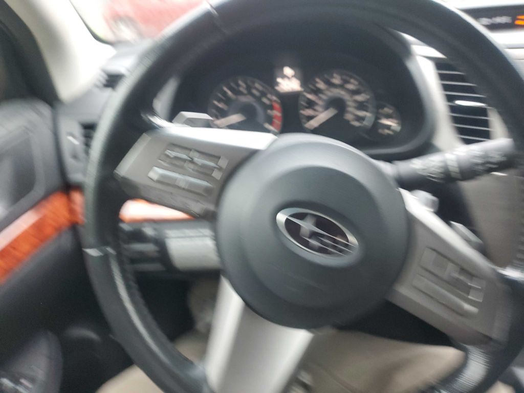 2011 Subaru Outback Image 25
