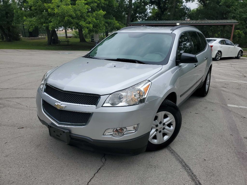 2011 Chevrolet Traverse Image 2
