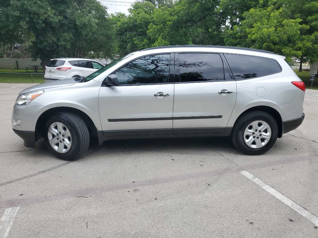 2011 Chevrolet Traverse Image 3