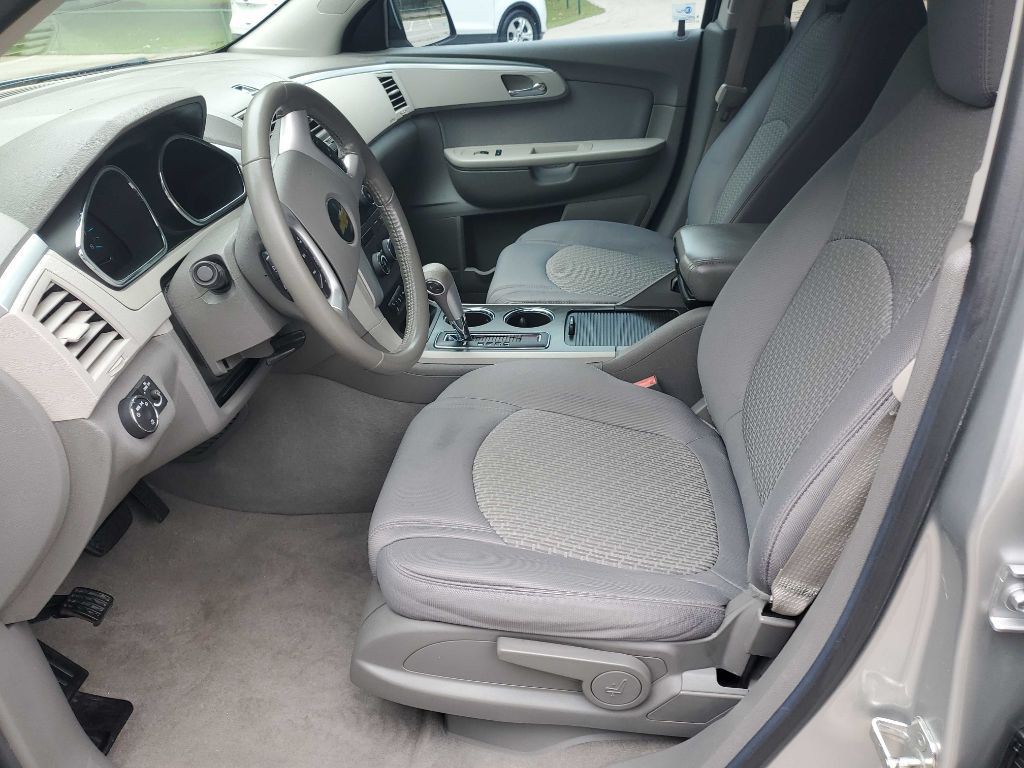 2011 Chevrolet Traverse Image 16